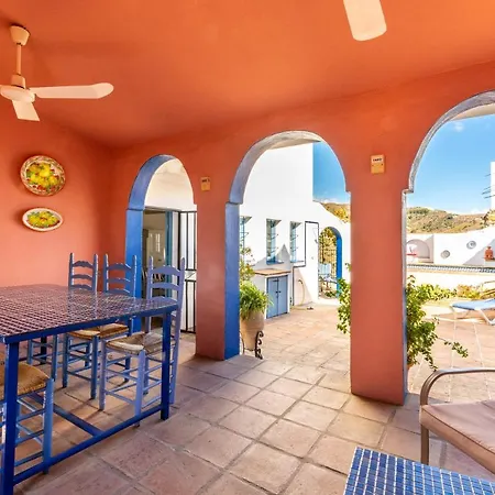 Rural Village With Amazing Views Holiday home Moclinejo