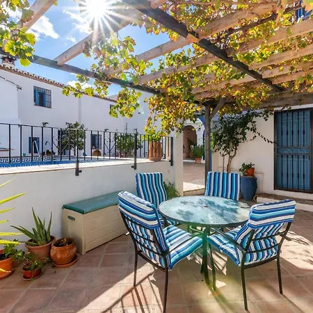 Rural Village With Amazing Views Holiday home Moclinejo
