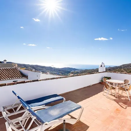 Rural Village With Amazing Views *